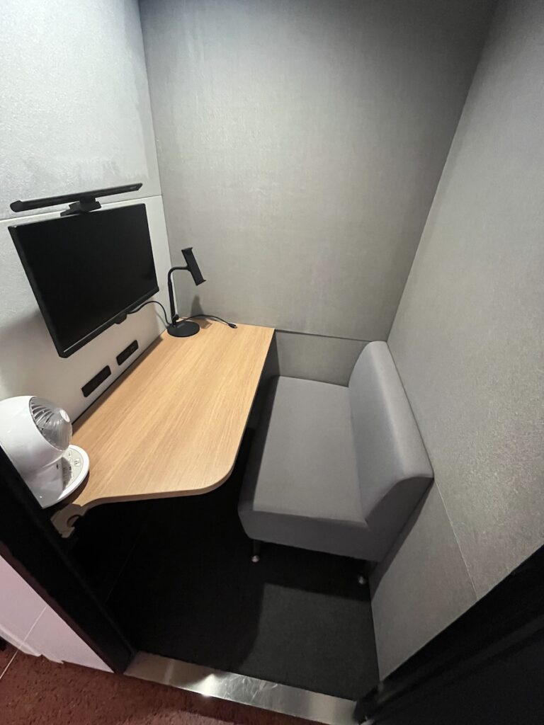 テレキューブ内の様子